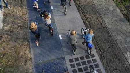 En Holanda de abrió el primer carril bici solar en 2014