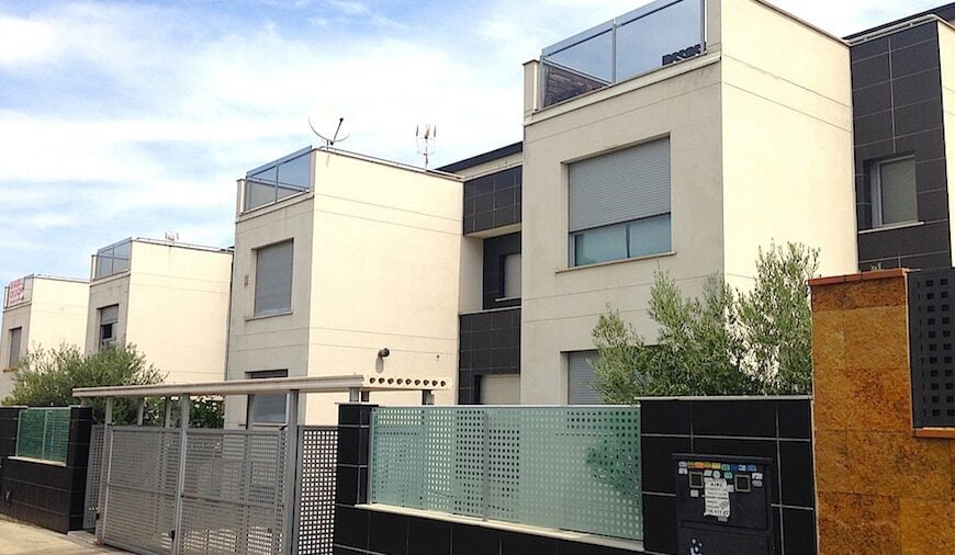 4 Viviendas Unifamiliares Madrid. Dirección ejecución material. Obra terminada fachada delantera principal