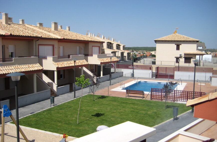 Bloques 22 viviendas SR6 Belmonte Madrid Aparejador. Imágenes descriptivas obra terminada.