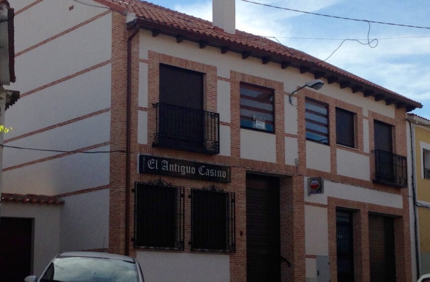 Bloque 2 viviendas y local Santorcaz Dirección Ejecución. Obra terminada vista exterior fachada.